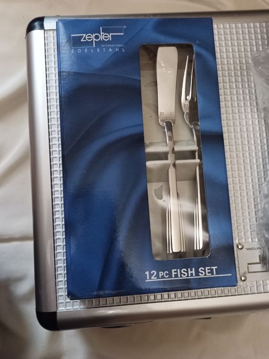 Прибори за хранене Zepter