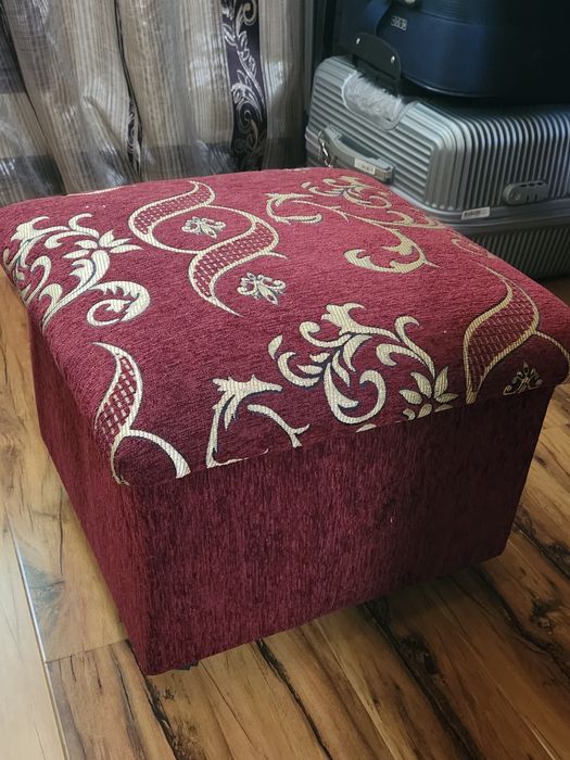 Продаётся 2 дивана, 1 кресло, 1 пуфик