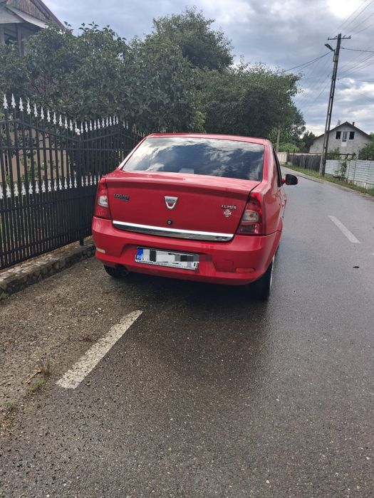 Vând Dacia Logan
