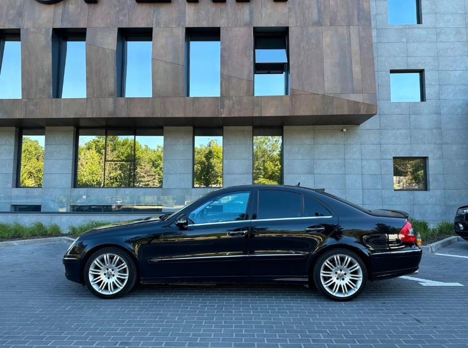 MERCEDES-BENZ E-Class