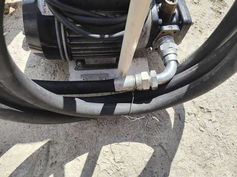 pompa transfer ulei lichide cu furtune,suport,pistol