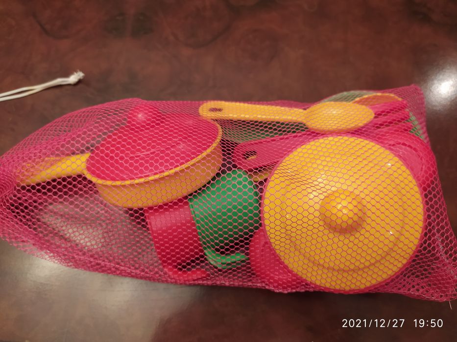 Посуда. Игрушки.