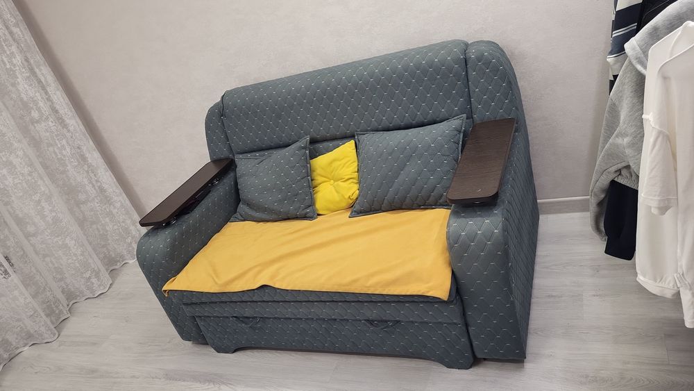 Продам б/у мини диван