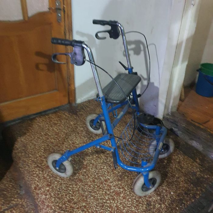 Ходунки (ролятор) для пожилых людей