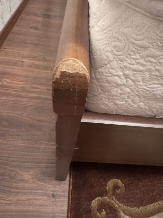 Двуспальная кровать с матрасом