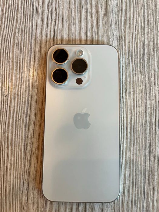 Iphone 15 pro 84% 256 GB