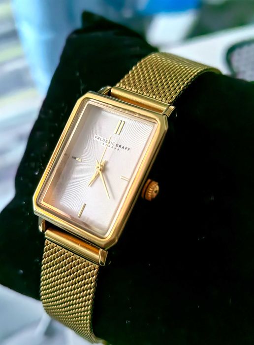 Дамски часовник Frederic Graff, модел FDT-3414 Olivia Gold Mesh