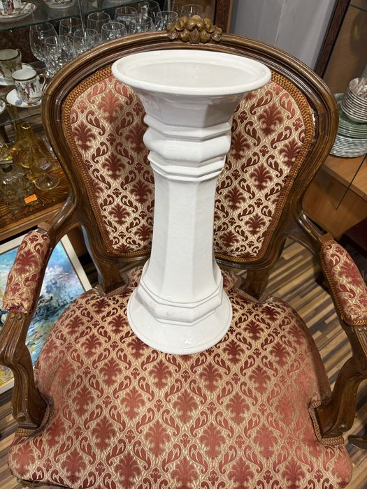 голяма порцеланова колона постамент