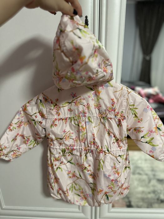 Geaca roz Next cu floricele