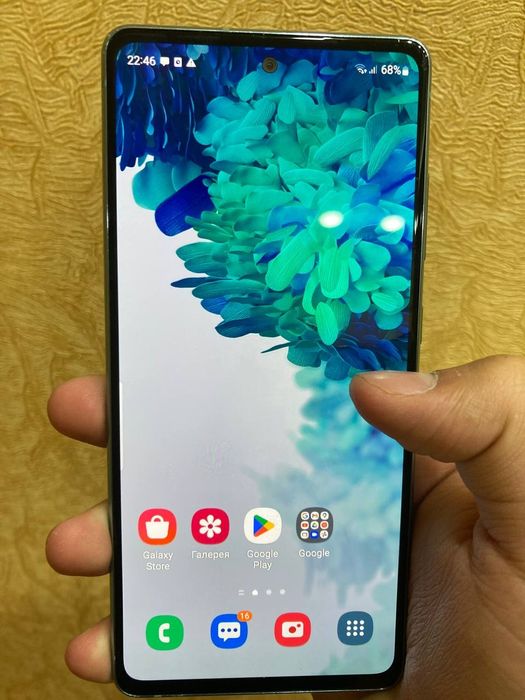 Samsung s20fe. .