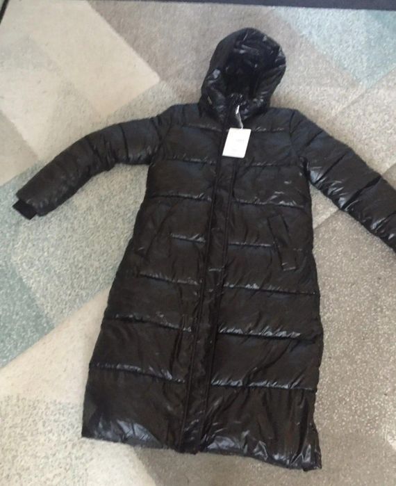 Куртка НОВАЯ зимняя, тёплая и лёгкая.