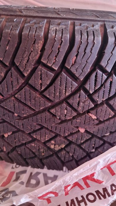 Шины зимние 235/ R55 18 б/у