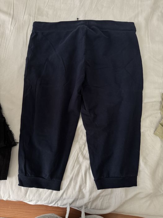 Pantaloni trei sferturi