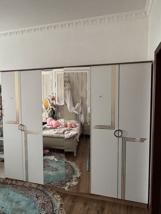 үлкен,ақ түсті,киім шкаф