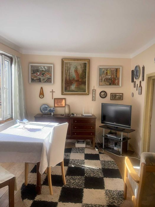 Casă săsească tradițională în Saschiz, Mureș – vedere spre Cetatea Țărănească