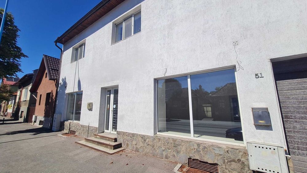 Spatiu comercial 110mp vitrine stradale de inchiriat