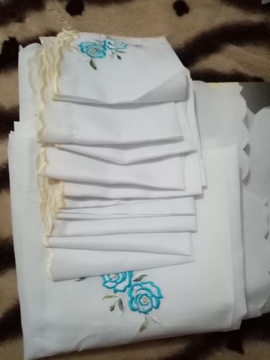 Скатерть с 12 салфетками