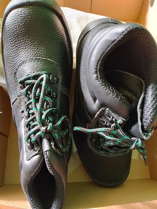 Работни обувки-нови