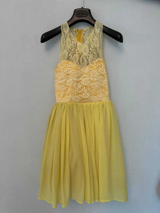 Ярко- желтое  праздничное платье для девочки  (11-12лет)