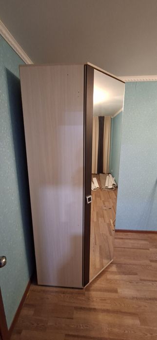 Шкаф угловой в хорошем состоянии