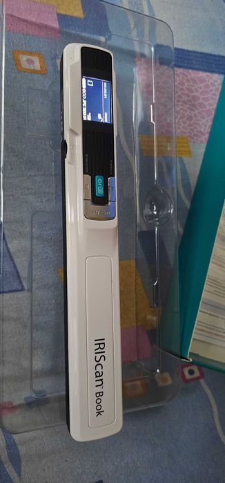 scaner portabil IRIScan Book 3