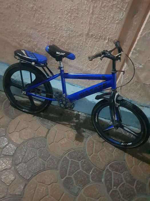 Велосипед среднего размера