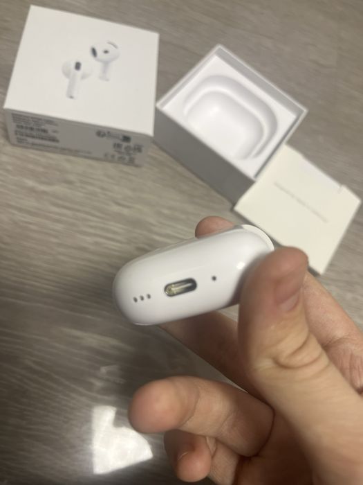 AirPods 4 cu ANC – ca noi – sunet premium
