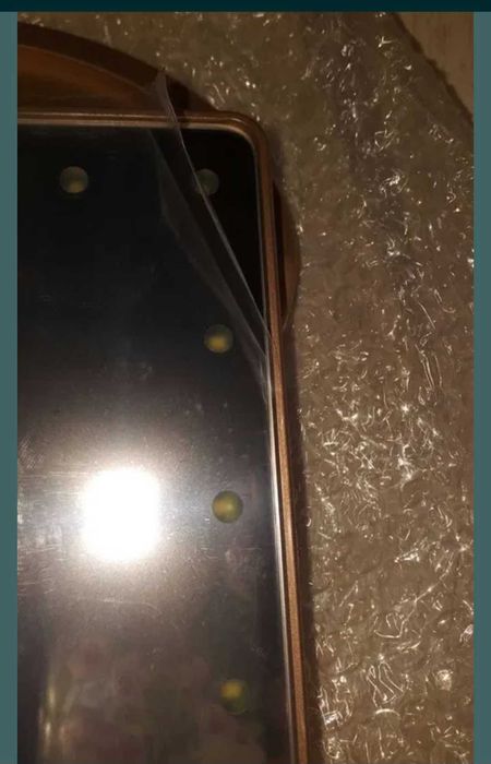 Oglindă prevăzută cu LED pentru machiaj