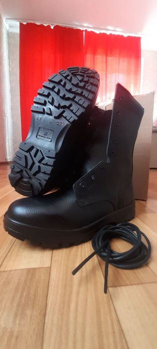 Продаю новые,качественные берцы