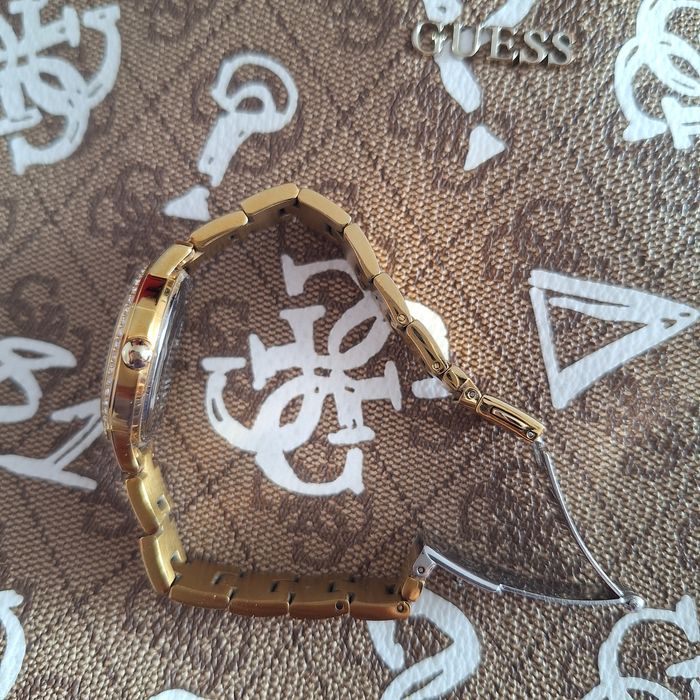 Часы женские GUESS