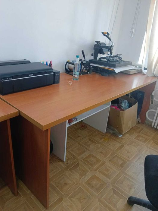 Стол для офиса, кресло, стеллаж