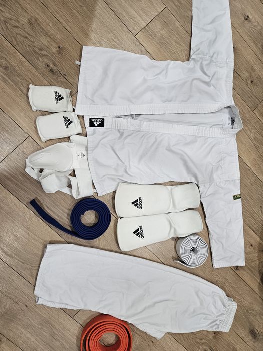 Кимоно, 2 комплекта формы для каратэ