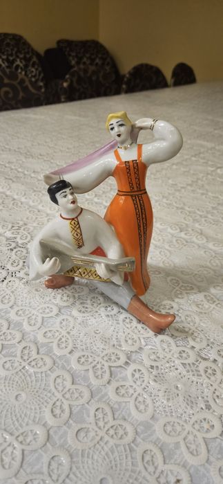 Винтажная фарфоровая статуэтка  "Русский танец",