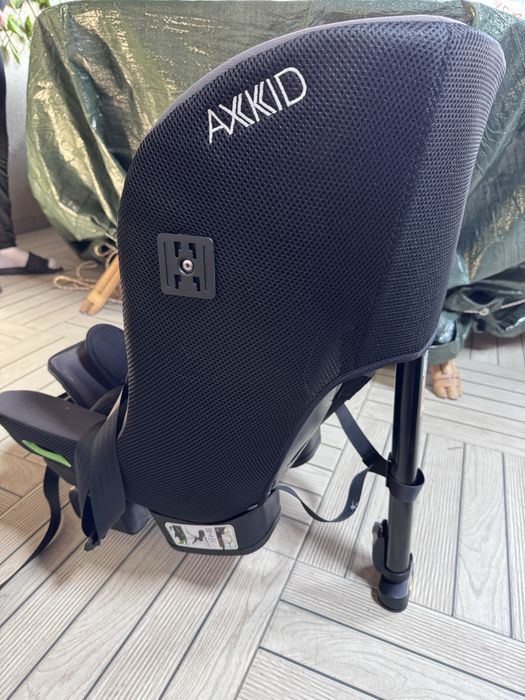 Детско столче за кола Axkid minikid 4 pro. 61-125см. Сиво-Черно