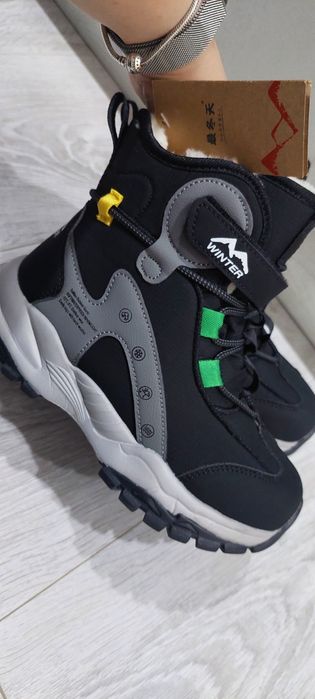 Новые зимние ботинки 33р