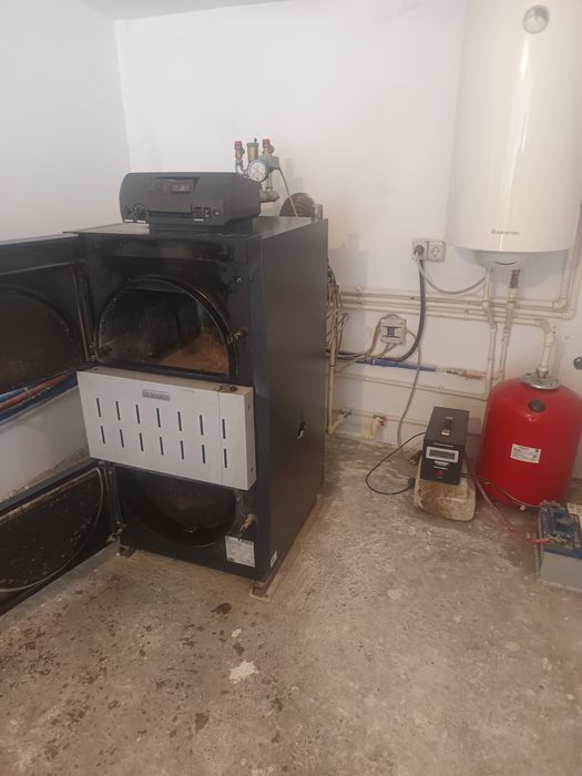 Vând centrală pe lemne Bosch stare de funcționare perfectă uzată doar doi ani!