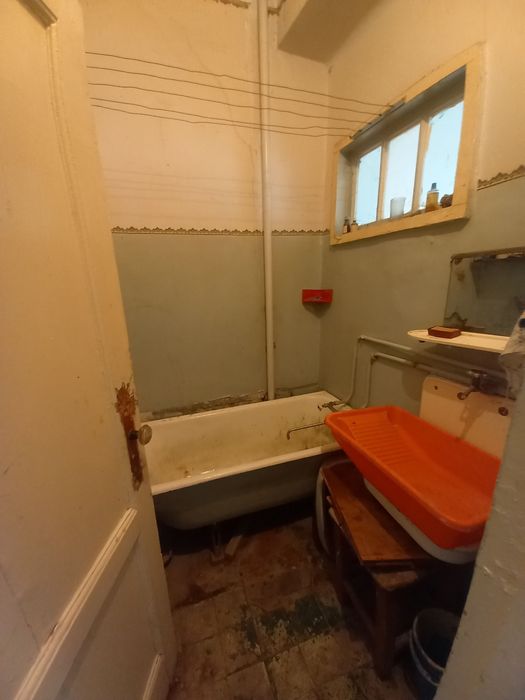 Продается 2х ком кв в Чирчике на питисотки 72 квадрат 4 этаж