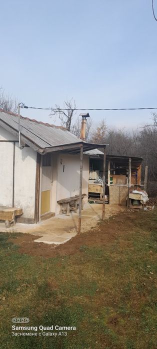 Бунгало с двор 980 м2 в с. Егълница