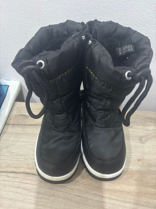 Vând cizme copii noi