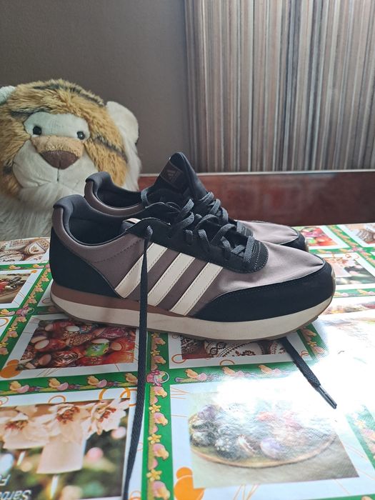 Vând adidasi,adidas marimea 44