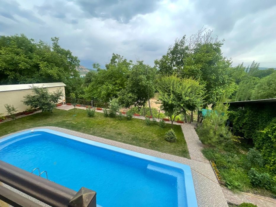 Sijjakda 3 qavatli yangi dacha sotiladi!