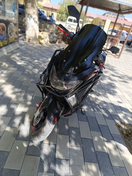 M Max sukuter sotiladi