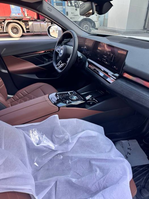 BMW i5 50L Премиум электрокар 25-26г