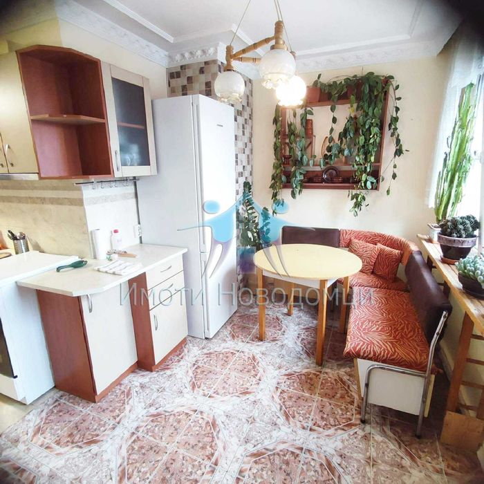 Тристаен, Шумен, Център