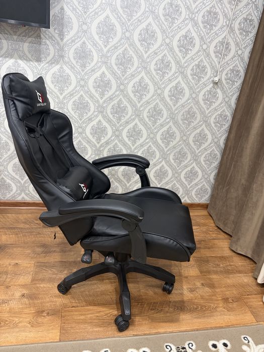 Продам игровой кресло и стол