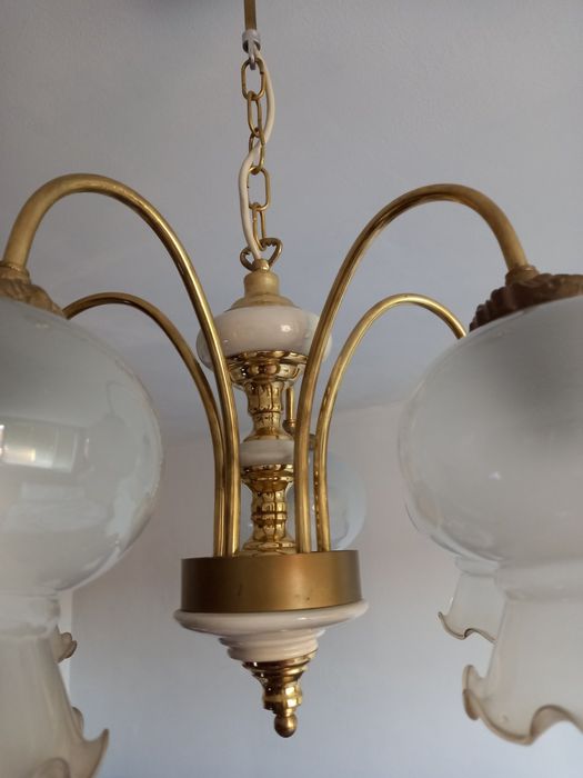 Полилей за таван