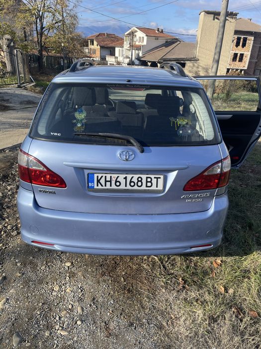 Лека кола Тойота Авенсис версо