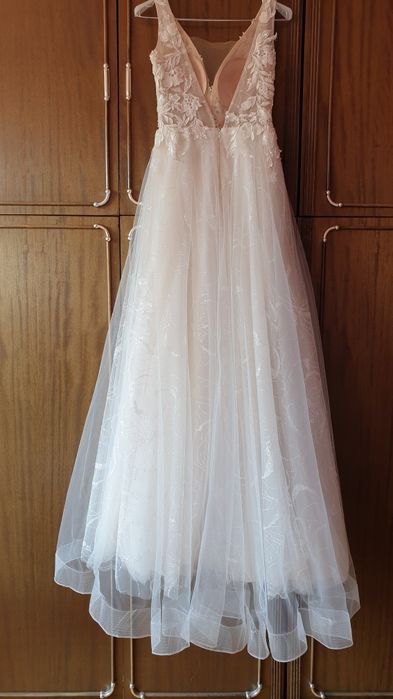 Сватбена рокля и аксесоари