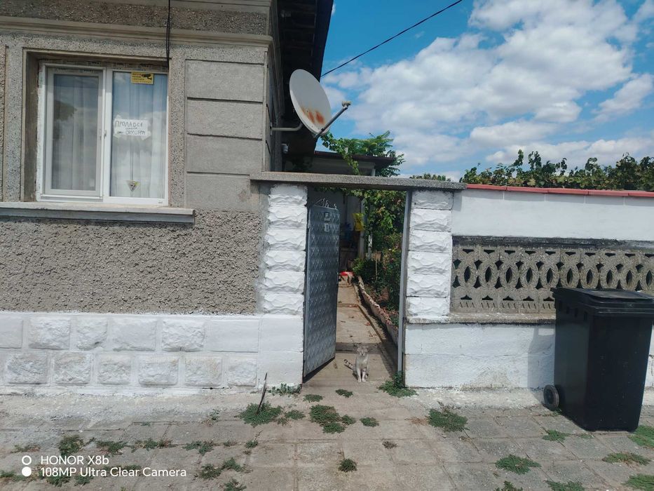 Санирана къща за продан