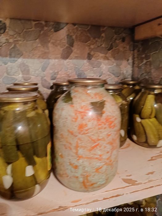 Маринованные огурцы и помидоры